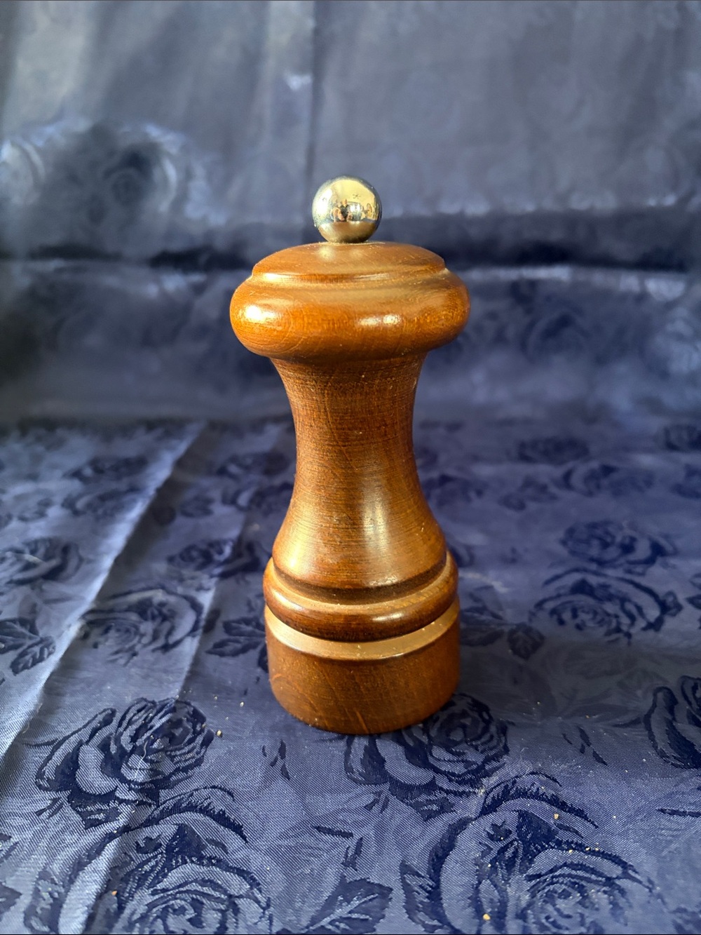 VTG Olde Thompson 5.5” Wooden Pepper Grinder